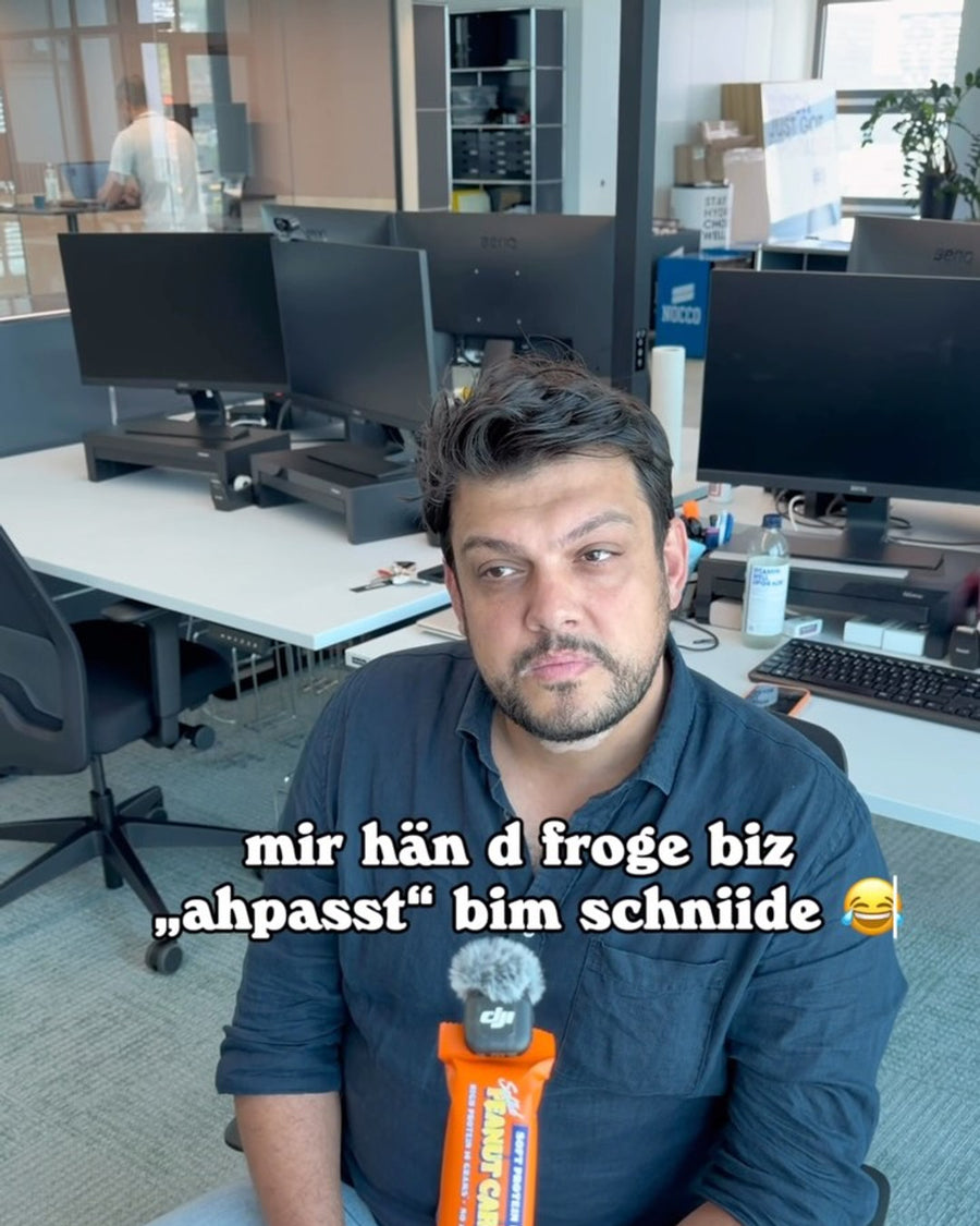 Mir hän d froge biz „ahpasst“ bim schniide 🤝🤣 

#officecontent #officememe #trendvideo #büro #barebells